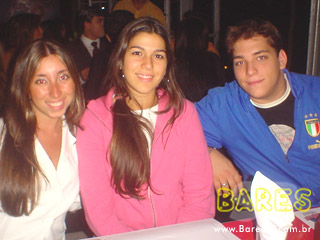 Sabrina Sato, Merchan Neves e Bola no Magenta Sabrina Sato, Merchan Neves e Bola no Magenta