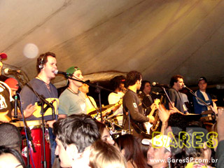 Inimigos da HP aquecem a noite no Santa Aldeia Inimigos da HP aquecem a noite no Santa Aldeia