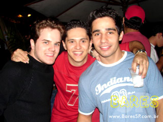 Inimigos da HP aquecem a noite no Santa Aldeia Inimigos da HP aquecem a noite no Santa Aldeia