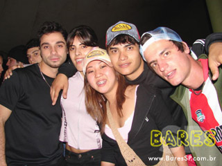 Inimigos da HP aquecem a noite no Santa Aldeia Inimigos da HP aquecem a noite no Santa Aldeia