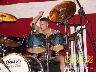 O Surto toca no Blen Blen Brasil O Surto toca no Blen Blen Brasil