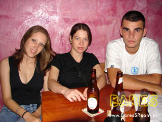 Pop rock e clássicos marcaram noite do Aloha Bar Pop rock e clássicos marcaram noite do Aloha Bar