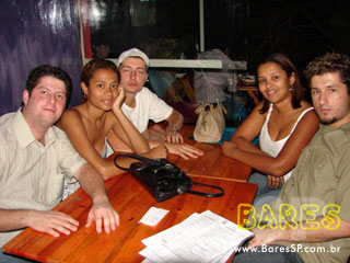 Pop rock e clássicos marcaram noite do Aloha Bar Pop rock e clássicos marcaram noite do Aloha Bar