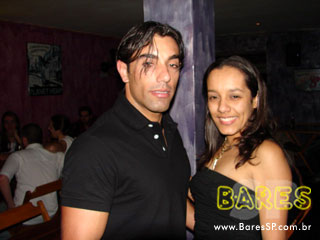 Pop rock e clássicos marcaram noite do Aloha Bar Pop rock e clássicos marcaram noite do Aloha Bar