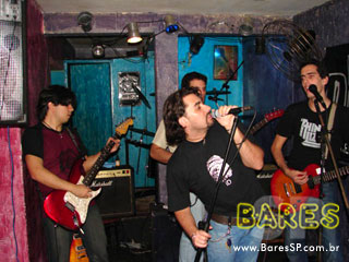 Pop rock e clássicos marcaram noite do Aloha Bar Pop rock e clássicos marcaram noite do Aloha Bar