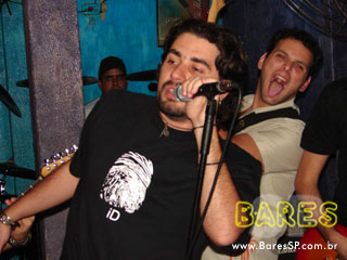 Pop rock e clássicos marcaram noite do Aloha Bar Pop rock e clássicos marcaram noite do Aloha Bar