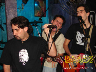 Pop rock e clássicos marcaram noite do Aloha Bar Pop rock e clássicos marcaram noite do Aloha Bar