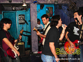 Pop rock e clássicos marcaram noite do Aloha Bar Pop rock e clássicos marcaram noite do Aloha Bar