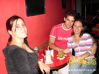 Pop rock e clássicos marcaram noite do Aloha Bar Pop rock e clássicos marcaram noite do Aloha Bar