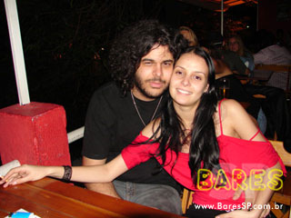 Pop rock e clássicos marcaram noite do Aloha Bar Pop rock e clássicos marcaram noite do Aloha Bar