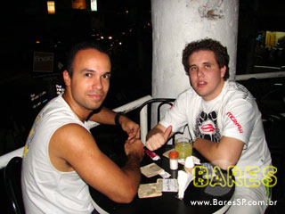 Pop rock e clássicos marcaram noite do Aloha Bar Pop rock e clássicos marcaram noite do Aloha Bar