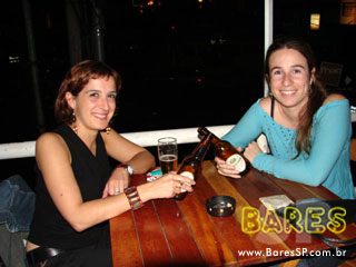 Pop rock e clássicos marcaram noite do Aloha Bar Pop rock e clássicos marcaram noite do Aloha Bar