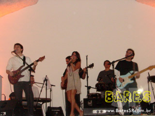 Raíssa Machado no Bar e Restaurante Vitrine Raíssa Machado no Bar e Restaurante Vitrine