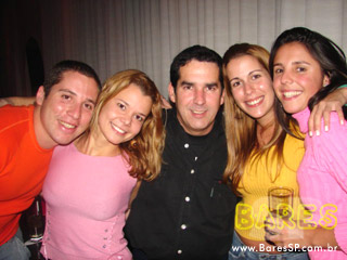 Raíssa Machado no Bar e Restaurante Vitrine Raíssa Machado no Bar e Restaurante Vitrine