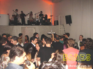 Raíssa Machado no Bar e Restaurante Vitrine Raíssa Machado no Bar e Restaurante Vitrine