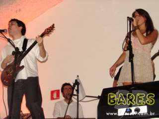 Raíssa Machado no Bar e Restaurante Vitrine Raíssa Machado no Bar e Restaurante Vitrine