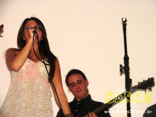 Raíssa Machado no Bar e Restaurante Vitrine Raíssa Machado no Bar e Restaurante Vitrine