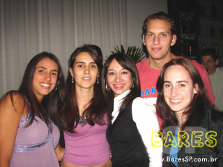 Raíssa Machado no Bar e Restaurante Vitrine Raíssa Machado no Bar e Restaurante Vitrine