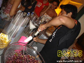 Lançamento da Coleção Santa Violeta – by Bacardi Lançamento da Coleção Santa Violeta – by Bacardi