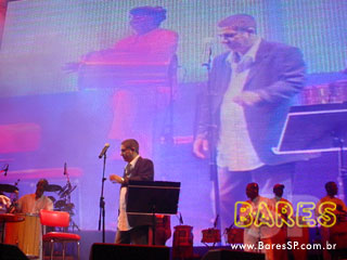 Lançamento da Vila da Copa Phillips com Zeca Pagodinho Lançamento da Vila da Copa Phillips com Zeca Pagodinho