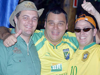 Torcida Amarula - Jogo Brasil x França no Chácara Santa Cecília Torcida Amarula - Jogo Brasil x França no Chácara Santa Cecília