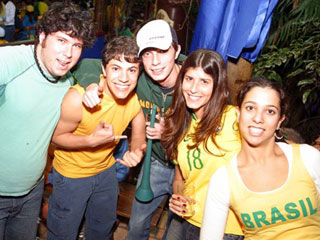 Torcida Amarula - Jogo Brasil x França no Chácara Santa Cecília Torcida Amarula - Jogo Brasil x França no Chácara Santa Cecília
