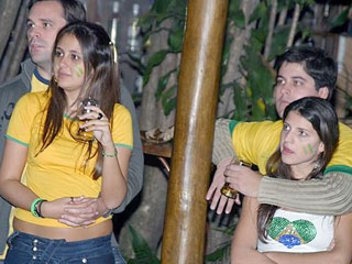 Torcida Amarula - Jogo Brasil x França no Chácara Santa Cecília Torcida Amarula - Jogo Brasil x França no Chácara Santa Cecília