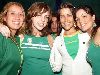 Torcida Amarula - Jogo Brasil x França no Chácara Santa Cecília Torcida Amarula - Jogo Brasil x França no Chácara Santa Cecília