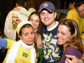 Torcida Amarula - Jogo Brasil x França no Chácara Santa Cecília Torcida Amarula - Jogo Brasil x França no Chácara Santa Cecília