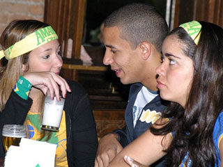 Torcida Amarula - Jogo Brasil x Gana no Chácara Santa Cecília Torcida Amarula - Jogo Brasil x Gana no Chácara Santa Cecília