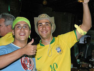 Torcida Amarula - Jogo Brasil x Gana no Chácara Santa Cecília Torcida Amarula - Jogo Brasil x Gana no Chácara Santa Cecília