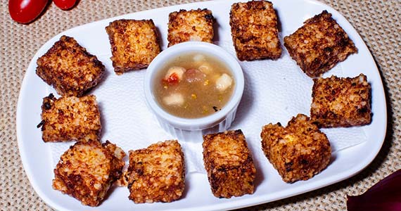 Comida di Buteco - Dadinho de Tapioca com Linguiça Comida di Buteco Dadinho de Tapioca com Linguiça