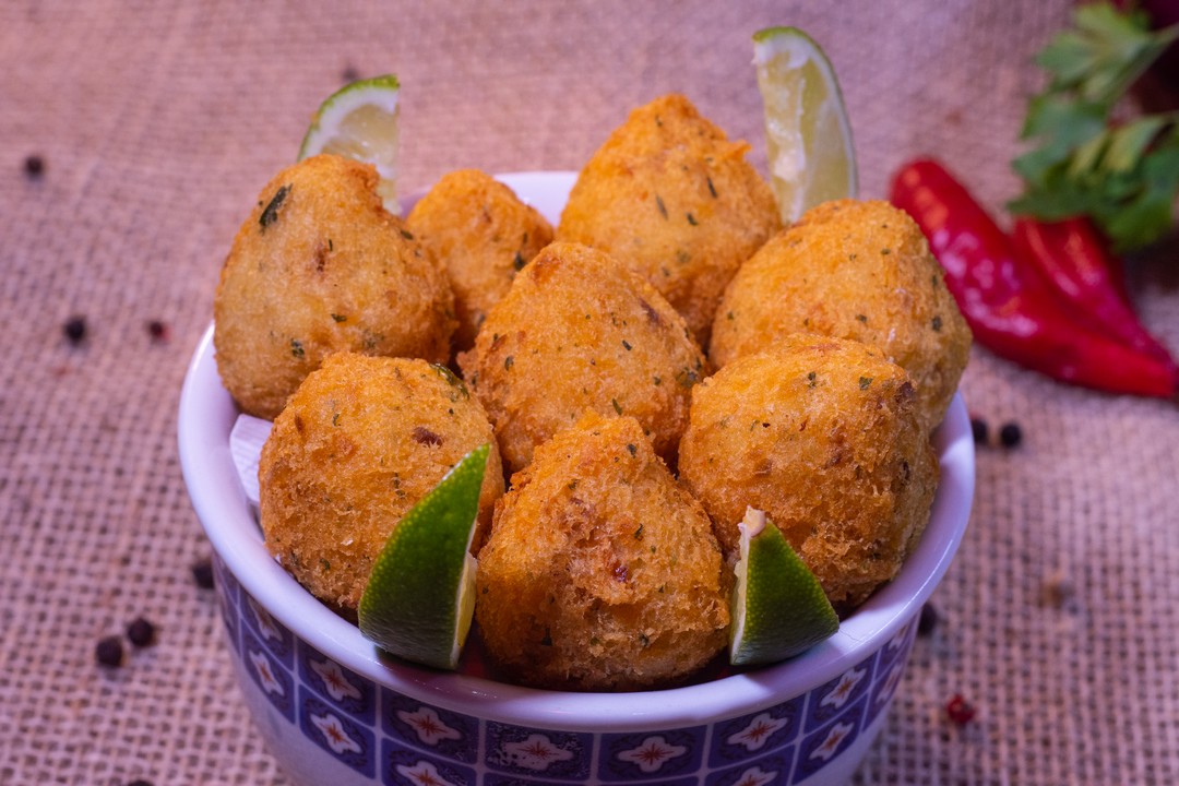 bolinho de bacalhau selvagem do alaska