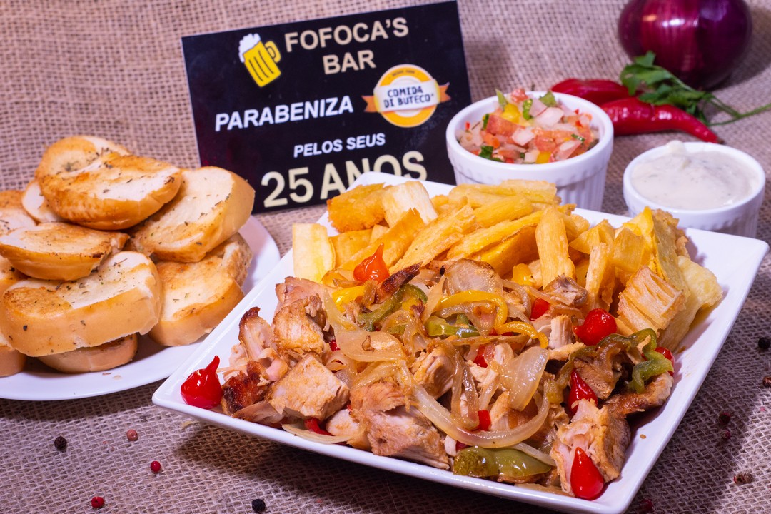 pernil assado com mandioca