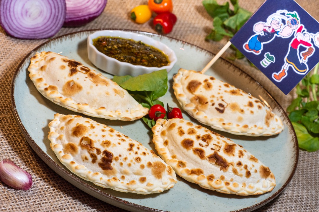 empanadas do popeye com molho olívia ao palito