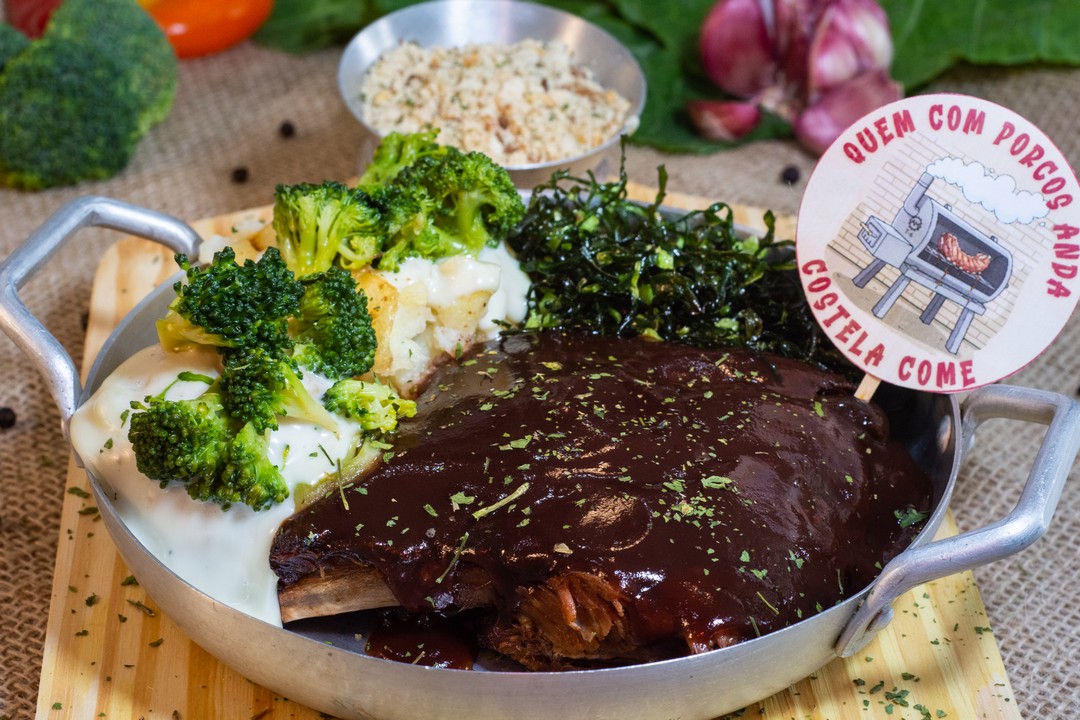 quem anda com porcos, costela come