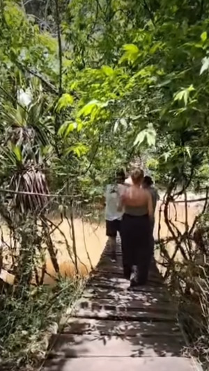 na redes sociais Lugares Com Karem