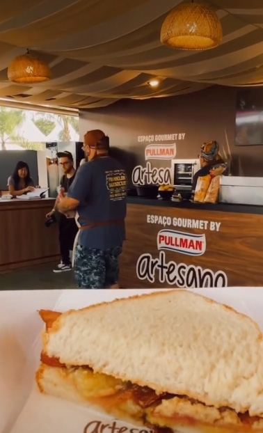 na redes sociais Lugares Com Karem